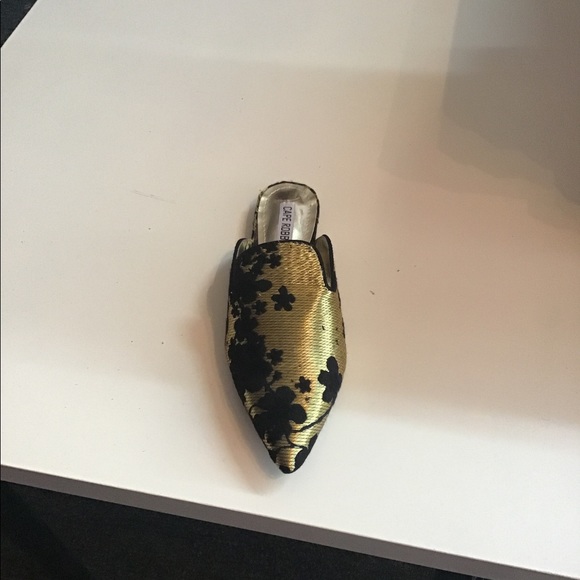 Cape Robbin Slip in - Picture 2 of 2